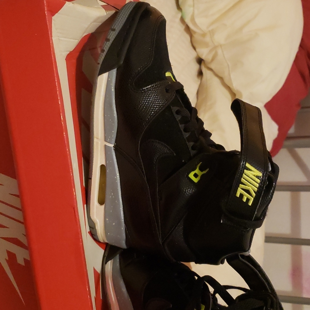 Women's Nike sneakers